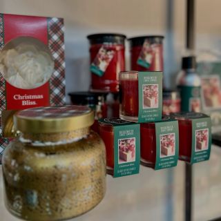 Vánoce nejsou jen o světýlkách, ale o momentu, kdy vám vůně domova připomene, že zázraky jsou na dosah. Představte si, že...